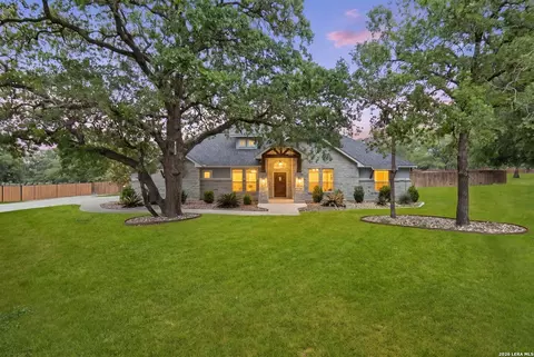 172 Bobby Lynn, Adkins, TX 78101