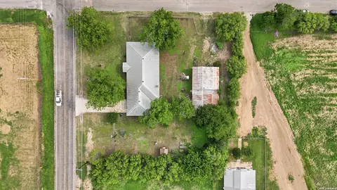 View/Area - 106 County Road 6611, Devine, TX 78016 photo 3 of 4