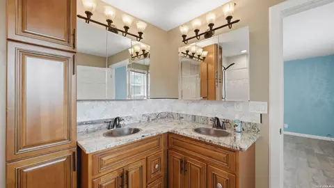 Bath - 106 County Road 6611, Devine, TX 78016 photo 1 of 4
