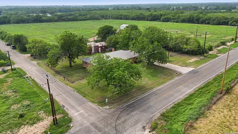 View/Area - 106 County Road 6611, Devine, TX 78016 photo 4 of 4