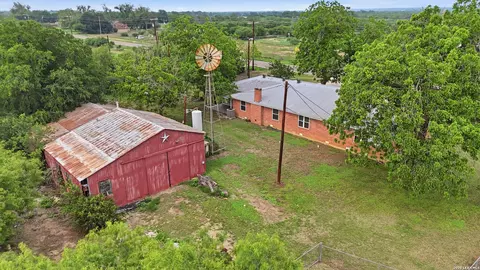View/Area - 106 County Road 6611, Devine, TX 78016 photo 2 of 4