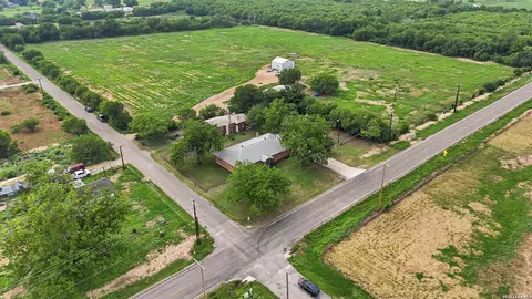 View/Area - 106 County Road 6611, Devine, TX 78016 photo 1 of 4