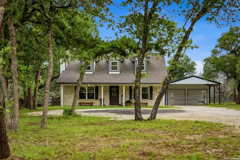 206 S Palo Alto Dr, Floresville, TX 78114