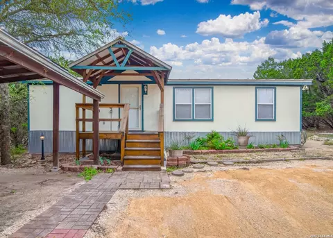 565 Qappuella Dr, Canyon Lake, TX 78133