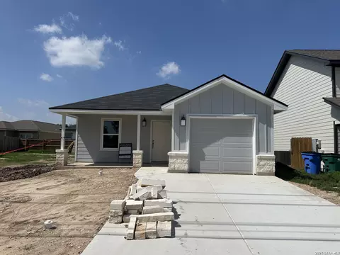 240 W Martindale St, Seguin, TX 78155