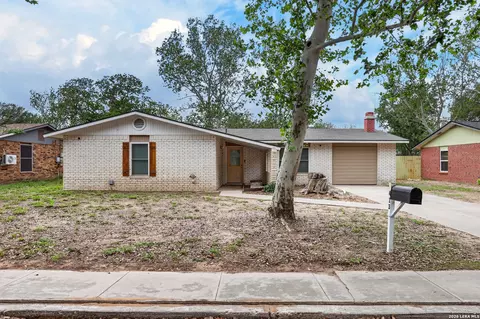 413 Georgia Ann Dr, Pleasanton, TX 78064