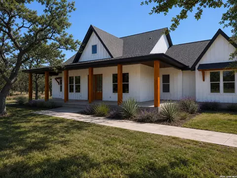 120 Pinot Pl, La Vernia, TX 78121