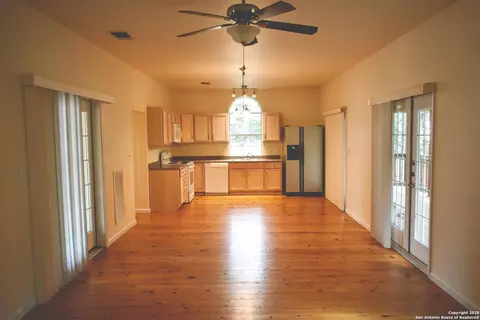 602 10th # B, Bandera, TX 78003
