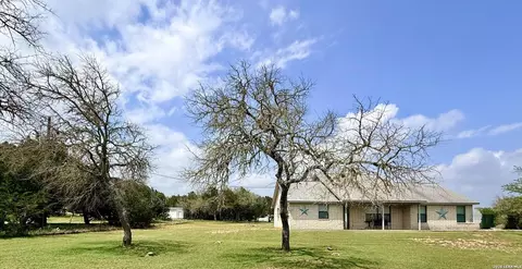 1520 Lakeside Dr, Lakehills, TX 78063