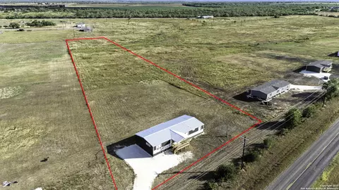 2479 Fm 1332, Jourdanton, TX 78026