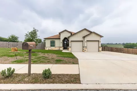 615 Abbott Rdg, Saint Hedwig, TX 78152
