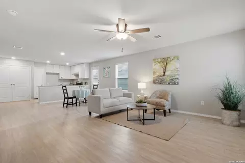 13927 Silos Mdws, San Antonio, TX 78252