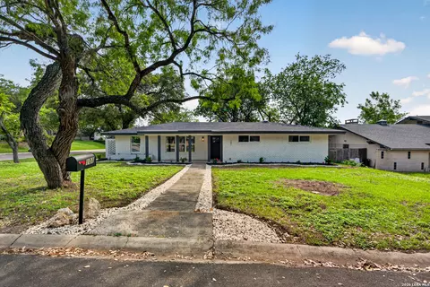101 Twinleaf Ln, Castle Hills, TX 78213