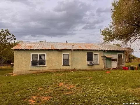 Exterior - 1115 County Road 669, Devine, TX 78016 photo 2 of 3