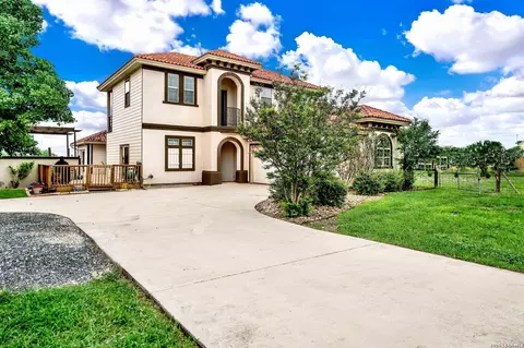 503 Private Road 5764, Lacoste, TX 78039