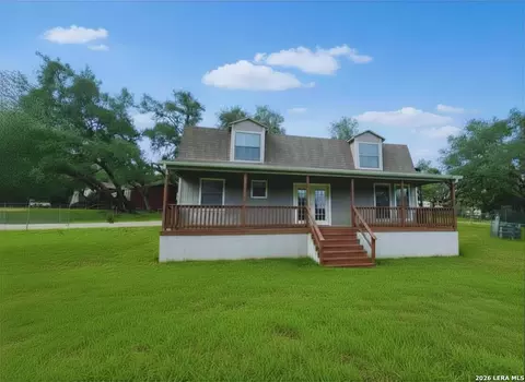 207 Oaklane St, Canyon Lake, TX 78133