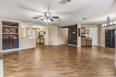10903 Bristle Oak Dr, San Antonio, TX 78249