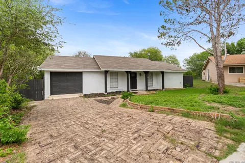 11915 Los Cerros St, San Antonio, TX 78233