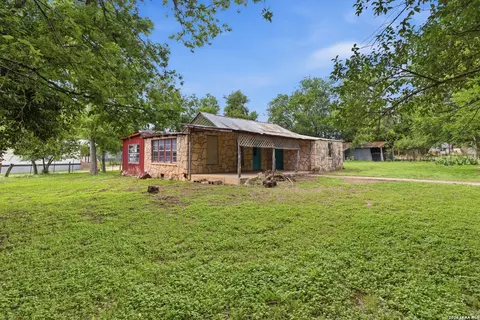 247 Live Oak St, Medina, TX 78055