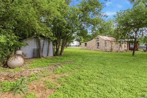 247 Live Oak St, Medina, TX 78055