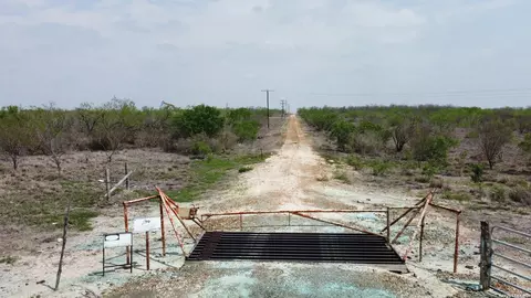306 Cr 305, Tilden, TX 78072
