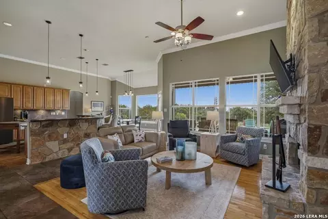 101 Shady Ridge Dr, Boerne, TX 78006