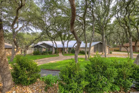 8738 Garden Ridge Dr, San Antonio, TX 78266
