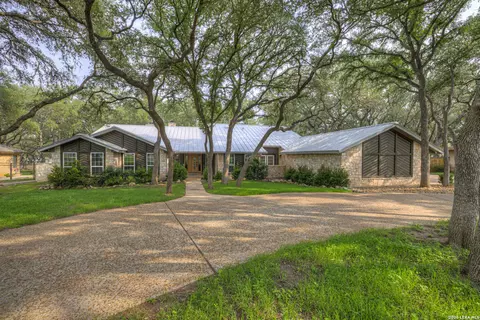 8738 Garden Ridge Dr, San Antonio, TX 78266