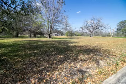 lot102 103 Hollamon Dr, Seguin, TX 78155