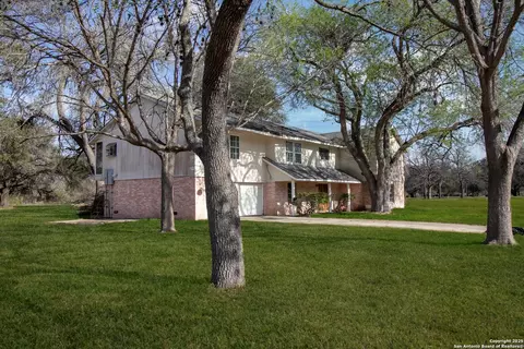 7 Glen Cove Dr, Seguin, TX 78155