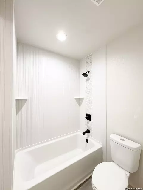 Bath - 1206 Devine Dr, Devine, TX 78016 photo 2 of 6