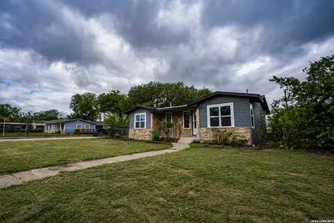 2423 Aiken St, San Antonio, TX 78237