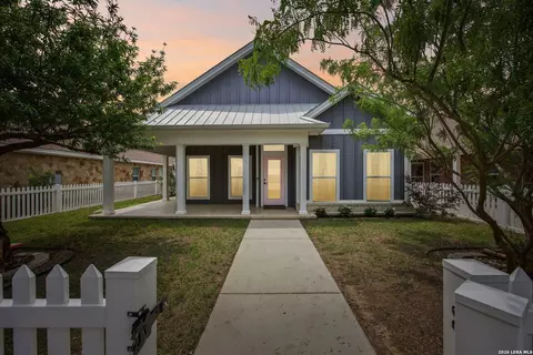 923 Hudson Ln, New Braunfels, TX 78130