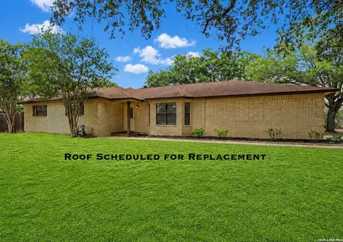 106 Oak Ridge Dr, La Vernia, TX 78121