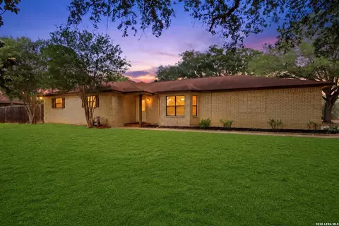 106 Oak Ridge Dr, La Vernia, TX 78121