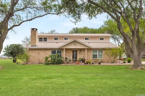 350 Ullrich, Marion, TX 78124
