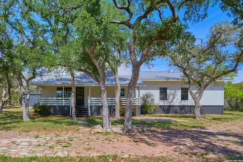 680 Aspen Rdg, Blanco, TX 78606