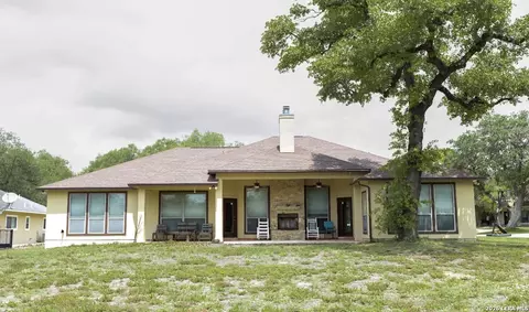 Exterior - 518 Jack Nickolaus, Devine, TX 78016 photo 2 of 2