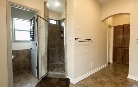 Entry Way - 518 Jack Nickolaus, Devine, TX 78016 photo 2 of 2