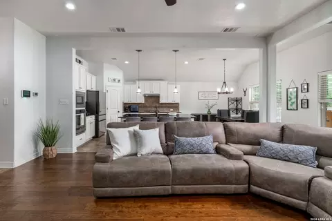 11331 Massive Mt, Helotes, TX 78023