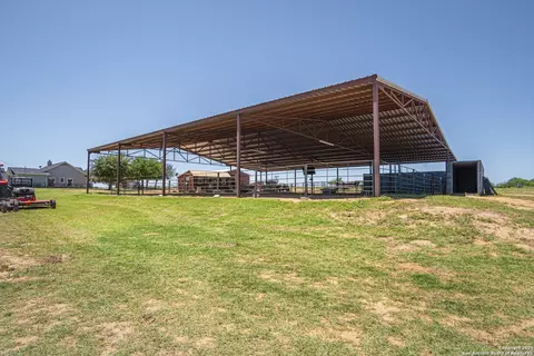 1891 State Highway 97 E, Floresville, TX 78114
