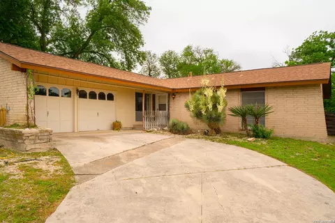 12714 Moss Holw, Live Oak, TX 78233