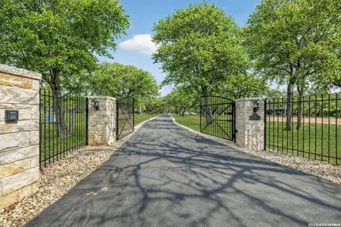 101 Cibolo Holw N, Fair Oaks Ranch, TX 78015