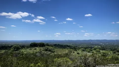 000 Red Byrd Ln, Pipe Creek, TX 78063