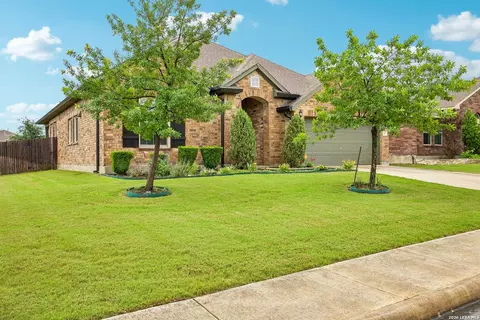627 Ridgeglen Dr, New Braunfels, TX 78130