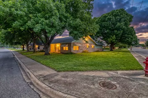 600 N 2nd, Uvalde, TX 78801