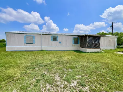 110 Agape Rd, Woodsboro, TX 78393