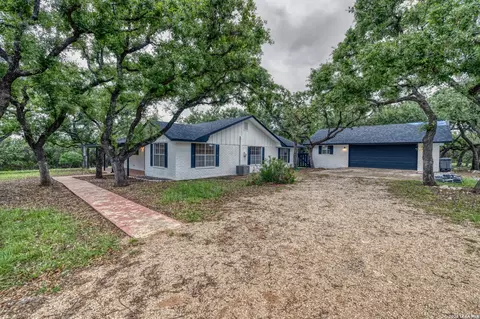 835 Alex Auld Dr, Leakey, TX 78873
