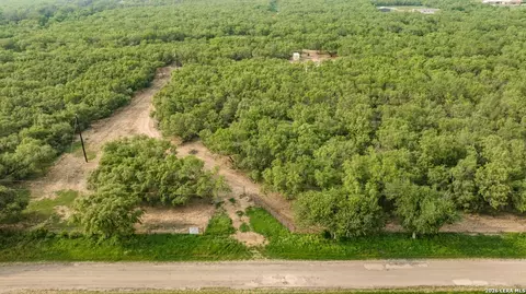 224 County Road 662, Devine, TX 78016 photo 40