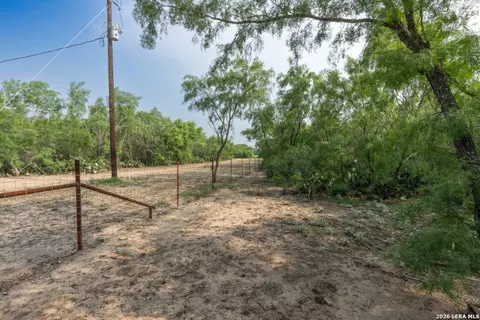 224 County Road 662, Devine, TX 78016 photo 36